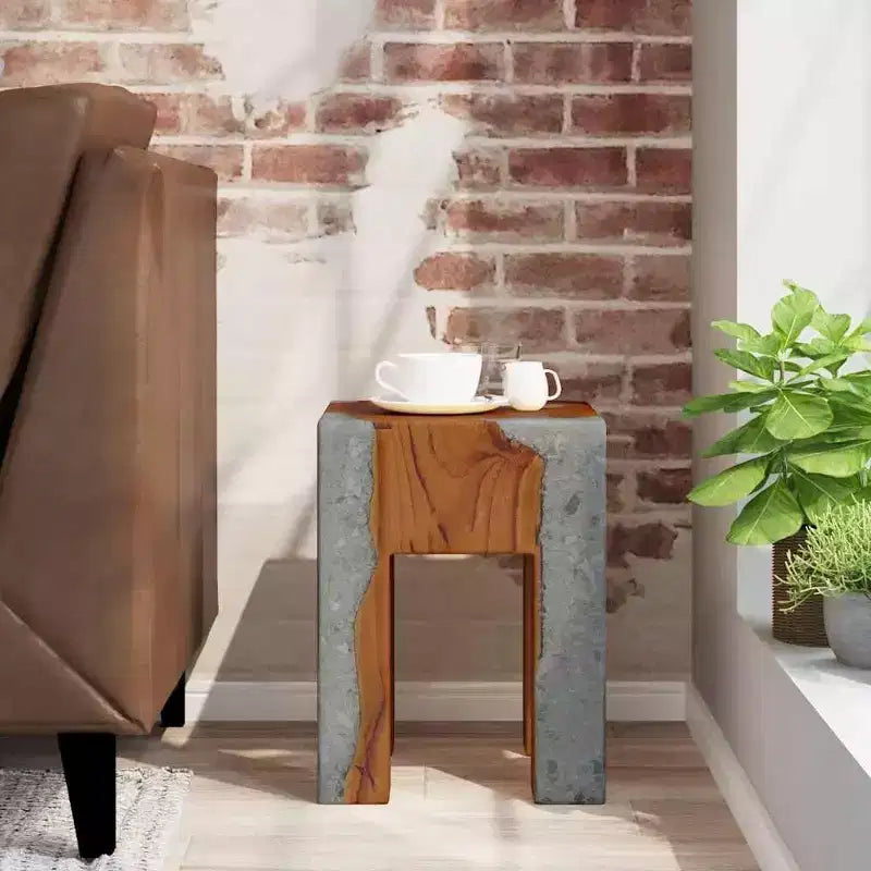 Tabouret multicolore en bois de teck massif et résine